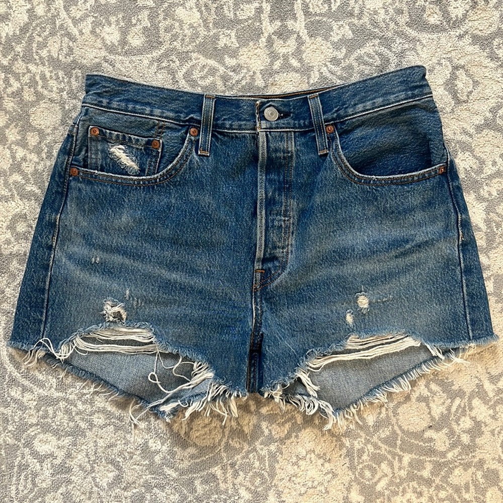 LEVI JEAN SHORTS, like new, size: 29